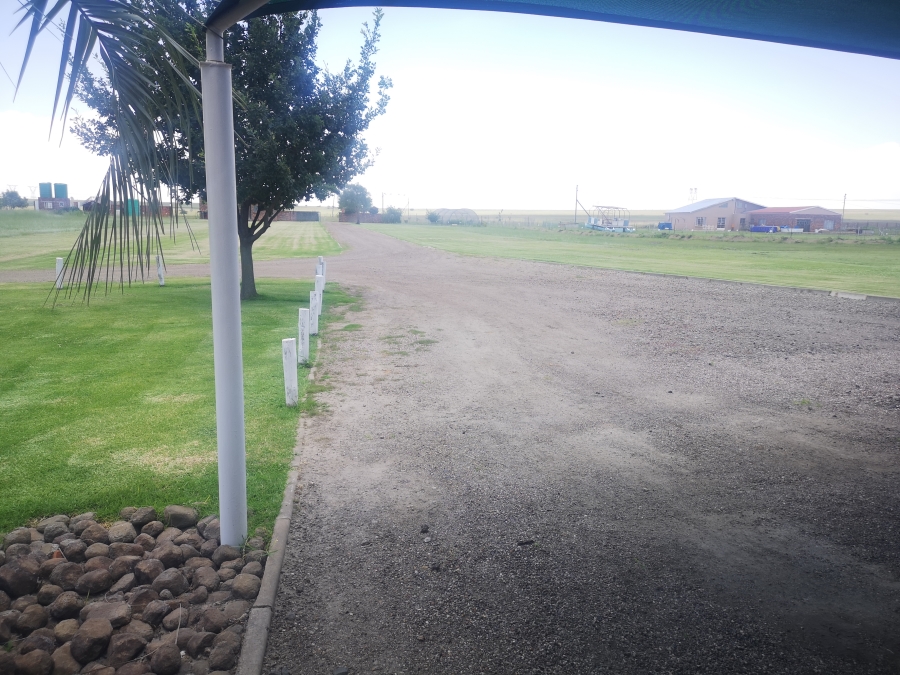 7 Bedroom Property for Sale in Oranjeville Free State